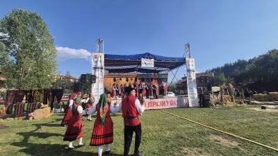 Бачево празнува 8