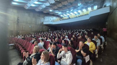 "Спасителят" срещна младежите от Разложките гимназии на сцената на читалището! 2